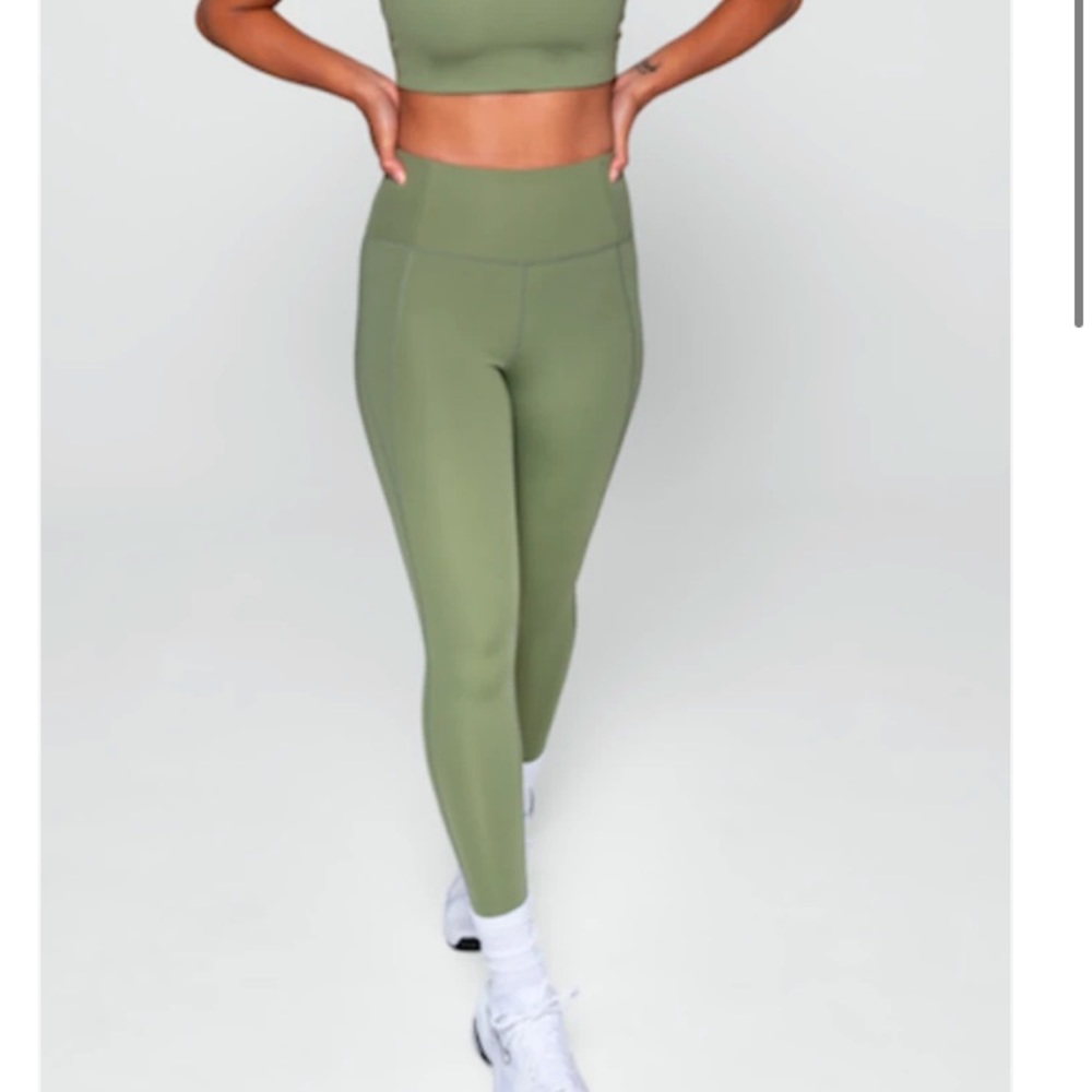 Sage green Girlfriend Collective 3/4 leggings EUC